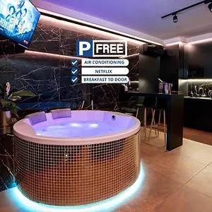  דירה Jacuzzi Glass-house Station